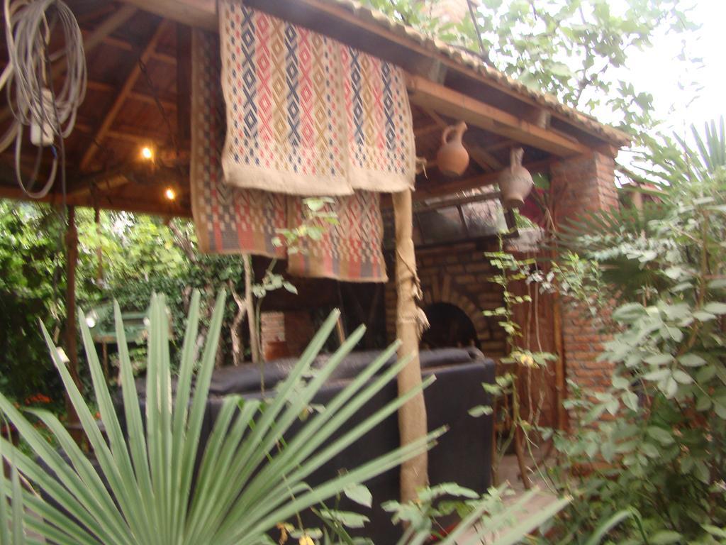 Guest House Temuri บาทูมิ ภายนอก รูปภาพ